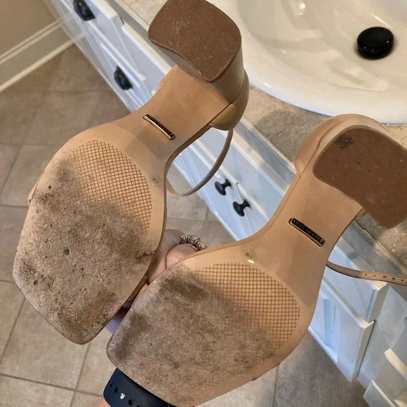 Nude strappy heel with square toe - Picture 3 of 4